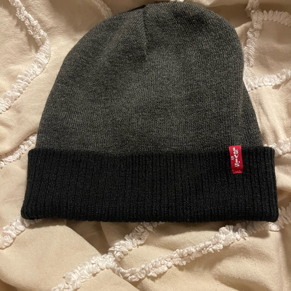 Levi's Charcoal and Black Knit Beanie reversible euc